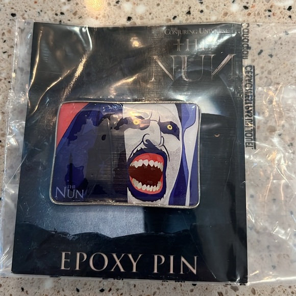 Horror/Goth Themed Earrings and Enamel Pins - New - Picture 4 of 7